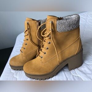 Women boot size 7 1/2 New